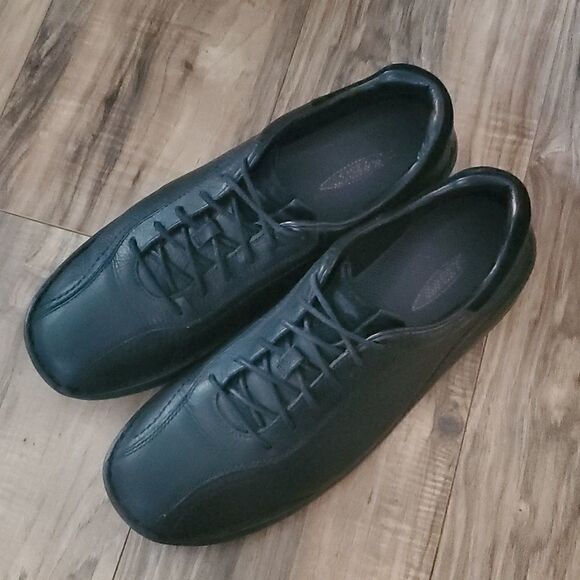 MBT | Leather Sneakers  - Picture 2 of 7